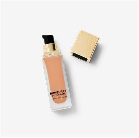 Beyond Wear Perfecting Matte Foundation – 70 Medium Neutral